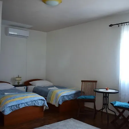 Matanovi Dvori-krka National Park Guest house Lozovac