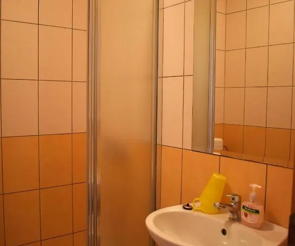 Matanovi Dvori-krka National Park לוזובאק