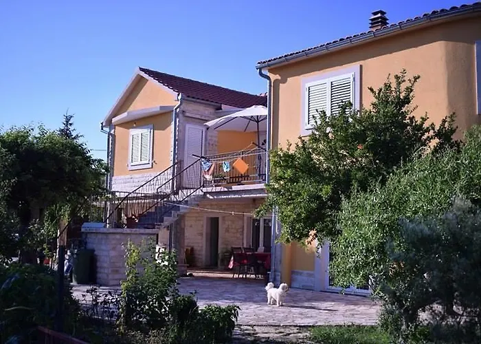 Matanovi Dvori-krka National Park לוזובאק